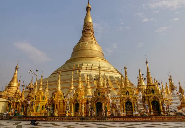 Shwedagon pagoda in Rangoon / Yangon — Foto Stock