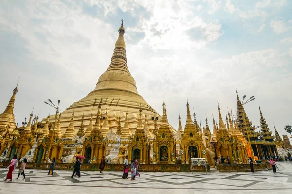 Shwedagon Pagoda in Yangon, Myanmar — Stock Photo, Image