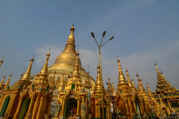 Shwedagon pagoda in Yangon, Myanmar —  Fotos de Stock