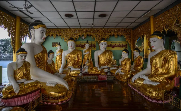 Estátua de Buda de Shwedagon Pagoda — Fotografia de Stock
