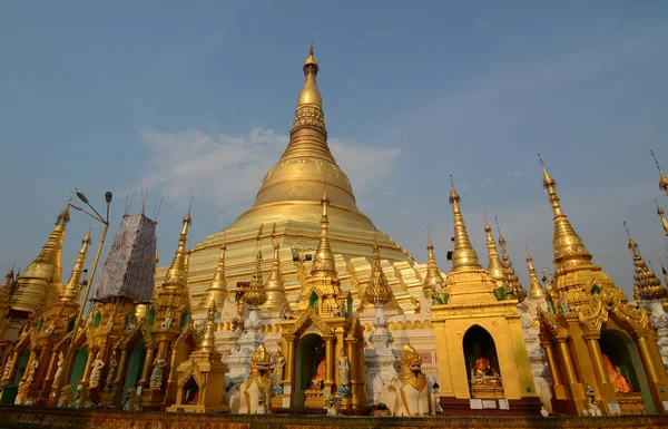 Shwedagon pagoda in Rangoon / Yangon — Foto Stock