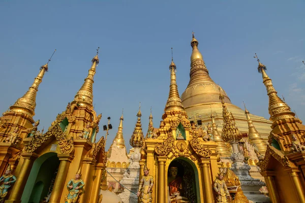 Shwedagon Pagoda in Yangon, Myanmar — Stock Photo, Image