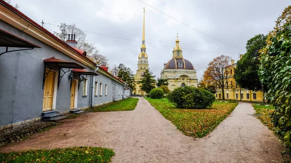 Петропавловский собор и крепость — стоковое фото
