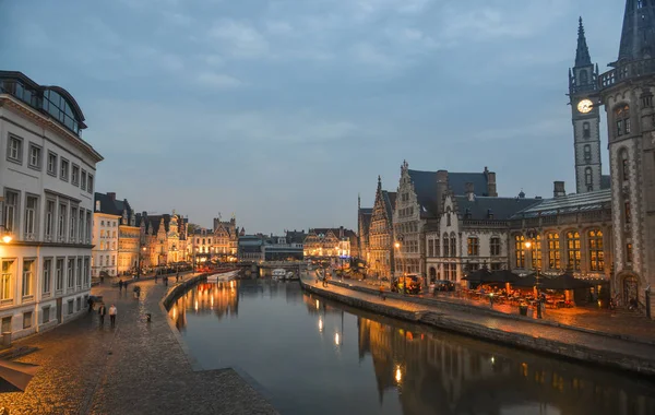 Scena notturna del centro storico di Gand, Belgio — Foto Stock