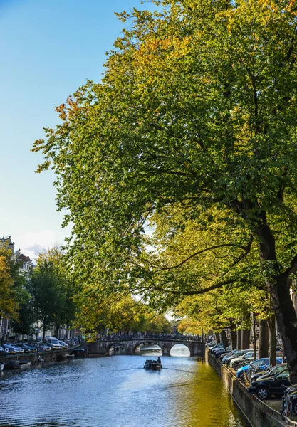 Grachten van de stad Amsterdam — Stockfoto