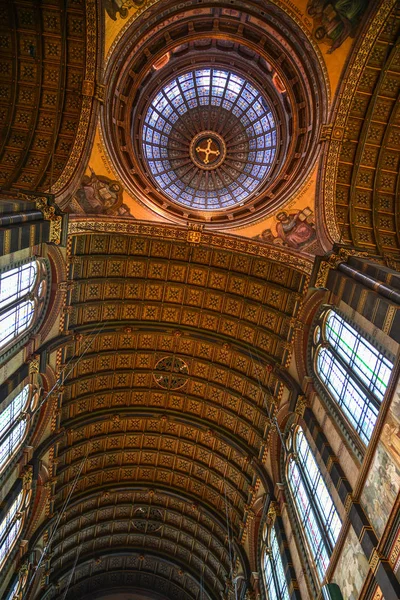 Interior of Catholic Church in Amsterdam — Stock Photo, Image