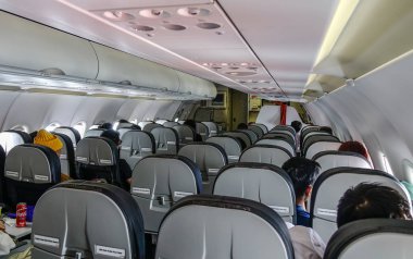 Bir Vietjet Air Airbus A320 'nin içi.