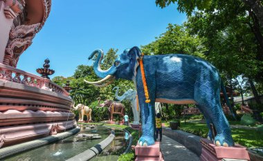 Bangkok 'taki Erawan Tapınağı' nda fil heykelleri