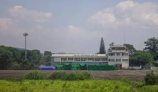 Edificio principal del aeropuerto de Lien Khuong — Foto de Stock