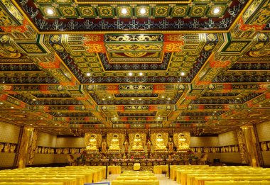 Tapınağın iç altın buda heykelleri