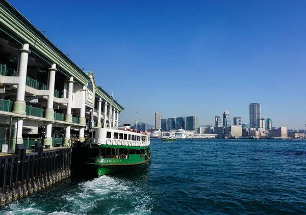 Crucero en el muelle de Kowloon en Hong Kong — Foto de Stock