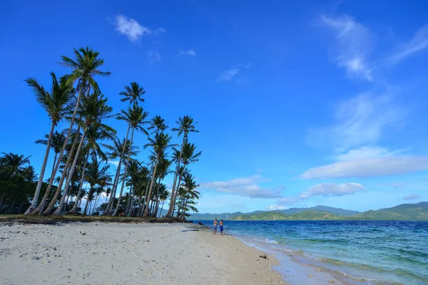 Landscape of tropical sea at sunny day — Stock Photo, Image