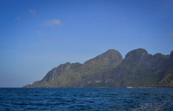화창한 날의 열대 바다의 풍경 — 스톡 사진
