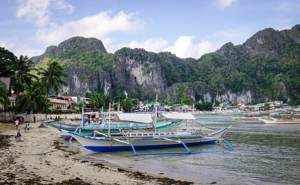 Landscape of tropical sea at sunny day — Stock Photo, Image