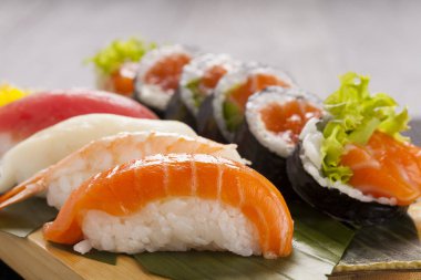 Nigiri suşi bileşimi