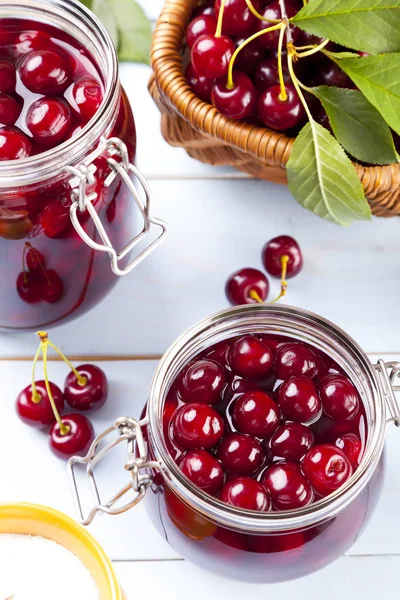 Hemlagad Cherry Jam Burkar — Stockfoto