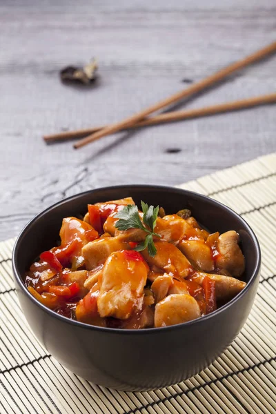 Chinesisches Huhn süß-saure Sauce — Stockfoto