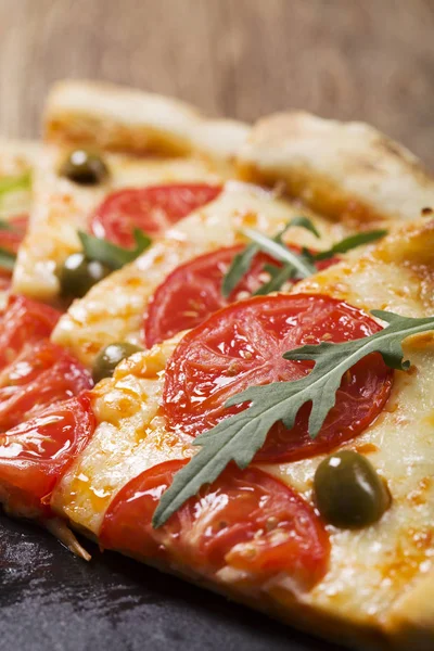 Pizza vegetarian on plate on stone black try with fresh tomatoes — Stock Photo, Image