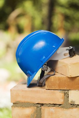 Kavram - araçları duvar arka plan üzerinde yakın