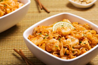 Tayland'ın Millî yemekleri, tavada kızartılmış Pirinç Noodle. Pad Thai