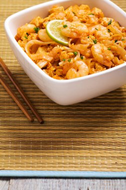 Tayland'ın Millî yemekleri, tavada kızartılmış Pirinç Noodle. Pad Thai