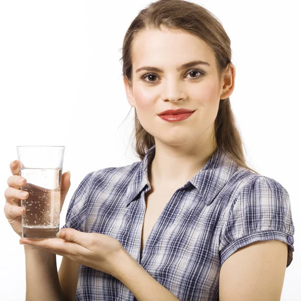 Una Giovane Donna Con Bicchiere Acqua Minerale Fondo Bianco Isolato — Foto Stock