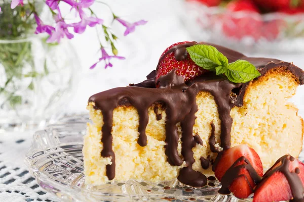 Torta Formaggio Fatta Casa Con Fragole Inzuppate Cioccolato — Foto Stock