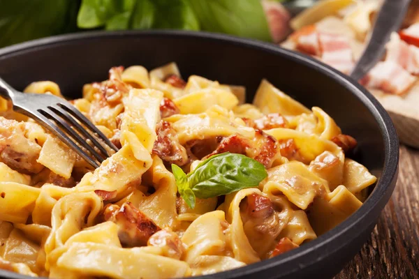 Pasta Carbonara Bacon Basil Cheese — Stock Photo, Image