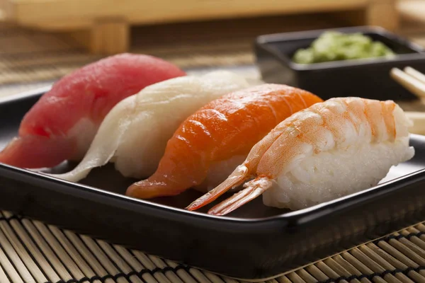 stock image The composition of nigiri sushi with tuna, salmon, shrimp, butterfish on rice 