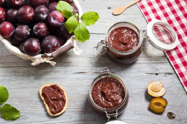 ev yapımı Erik reçeli