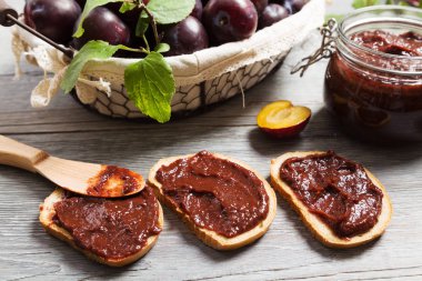 ev yapımı Erik reçeli