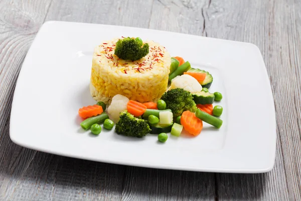 Portion Risotto mit Gemüse. — Stockfoto