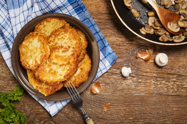 Homemade potato pancakes served with mushroom sauce and mushroom — Stock Photo, Image