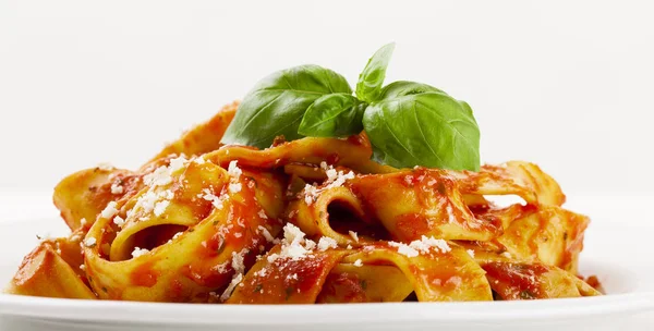 Tagiatelle de pasta con tomate —  Fotos de Stock