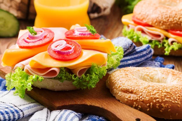 Sandwich di tacchino sano su un Bagel — Foto Stock