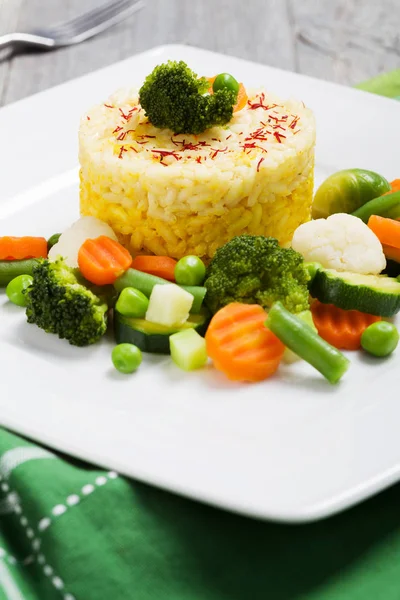Porzione di risotto con verdure . — Foto Stock