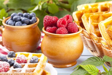 Meyve ile ev yapımı gözleme 