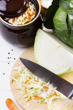 Asitleme için hazırlanan taze lahana