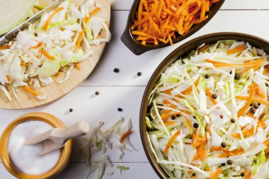 Asitleme için hazırlanan taze lahana