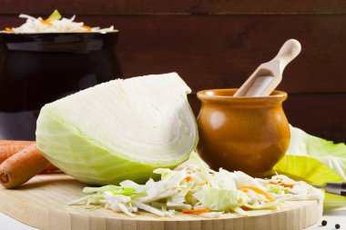 Asitleme için hazırlanan taze lahana