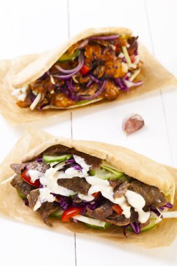 Çörek sarımsak soslu Kebap