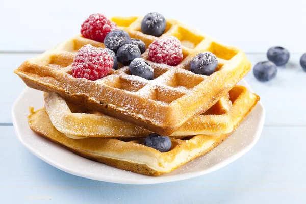 Homemade waffles with fruit — Stock Photo, Image