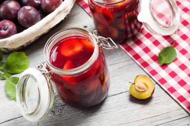 Ev yapımı Erik kompostosu