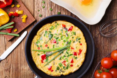 Sebzeli lezzetli omlet.