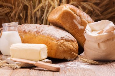 Taze ekmek, tahıl ve tahıl bileşimi. 