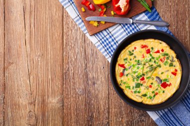 Sebzeli lezzetli omlet.