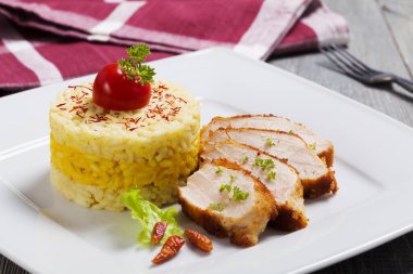Risotto ile kavrulmuş tavuk bölümünü.