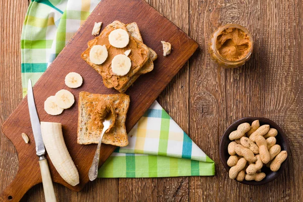 Sandwich con mantequilla de maní y plátano — Foto de Stock