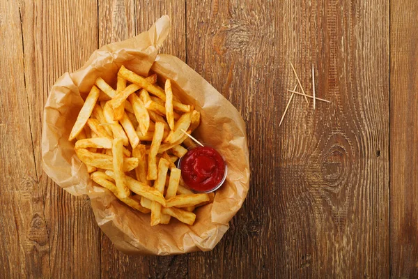Serving Belgian fries served on paper in the basket, with one or — Stock Photo, Image