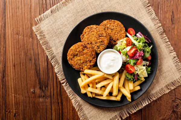 Serving Falafel Chips Served Black Plate Sauce Top View Wooden — Stock Photo, Image